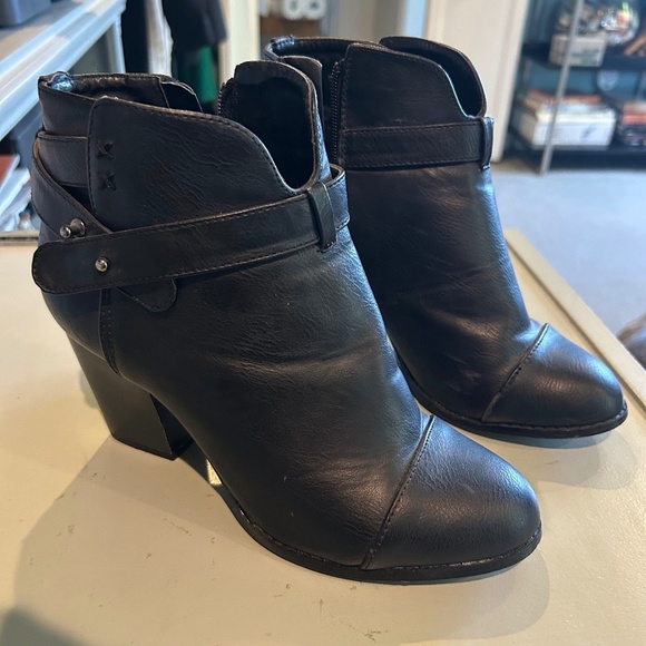 Charlotte Russe HARO boots - Picture 1 of 7